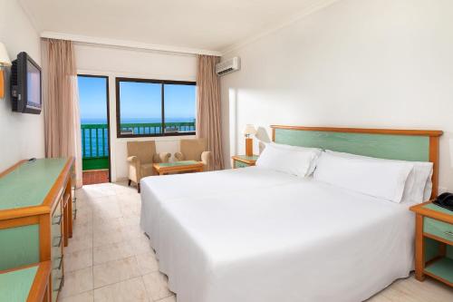 Habitación Superior con vistas al mar del hotel Sol Puerto de la Cruz Tenerife. Foto 4