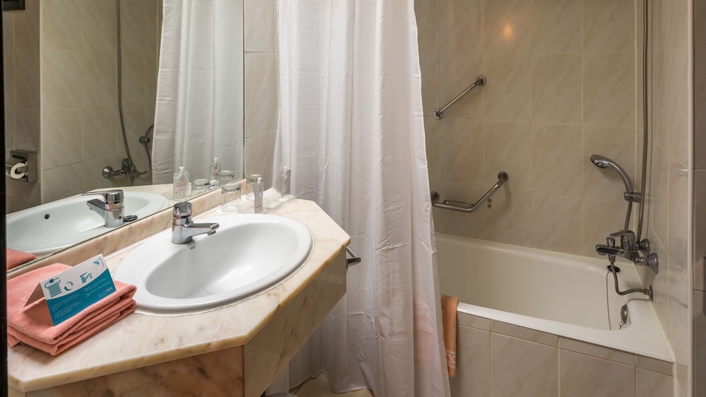 Double Room (2 or 3 Adults) del hotel BLUESEA Costa Jardin and Spa. Foto 3