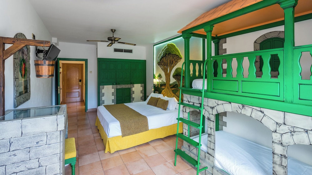 Habitación doble (Themed 2 Adults + 1 Child) del hotel BLUESEA Costa Jardin and Spa. Foto 1