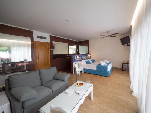 Suite Junior del hotel BLUESEA Costa Jardin and Spa. Foto 4