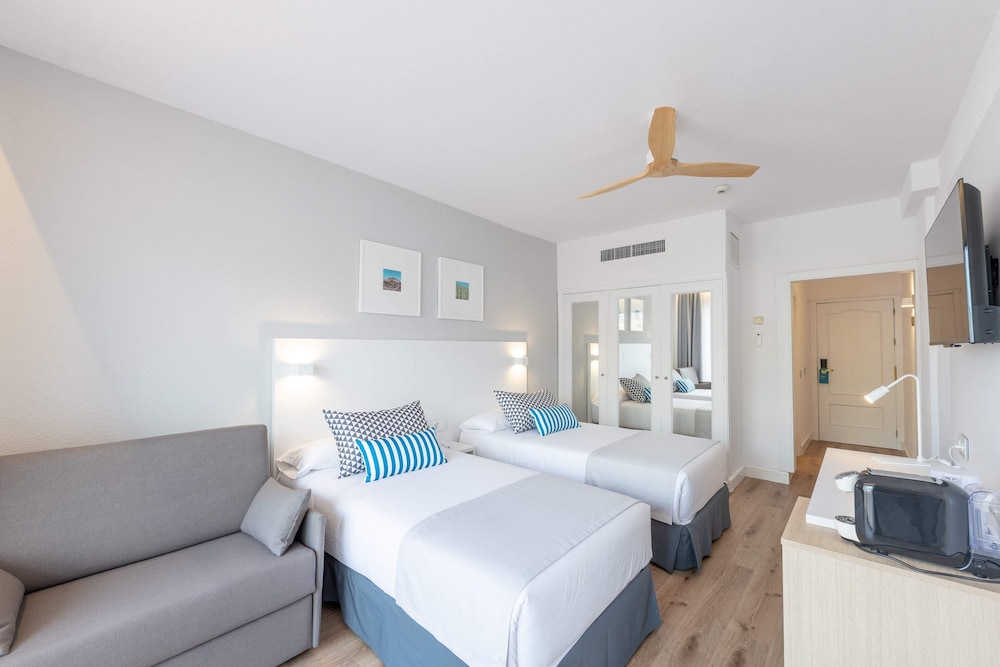 Double Room (2 or 3 Adults) del hotel BLUESEA Costa Jardin and Spa. Foto 1