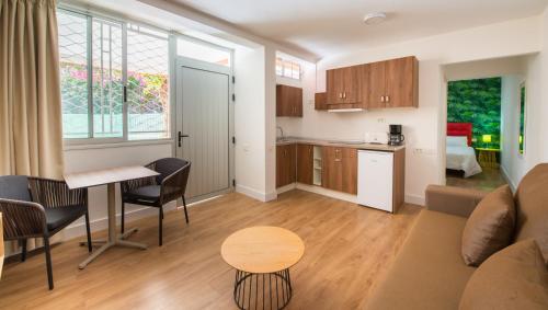 Bungalow del hotel Gay Artemisa. Foto 5