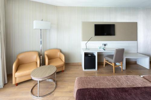 Habitación doble Balcón o Terraza 2 Camas dobles del hotel Best Semiramis. Foto 5