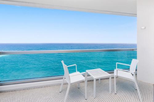 Habitación doble Vista Mar Balcón o Terraza Superior 1 Cama king del hotel Best Semiramis. Foto 5