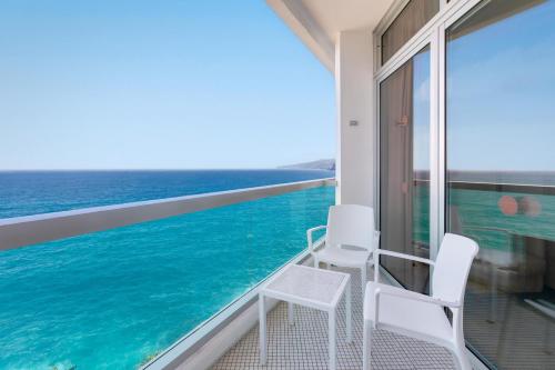 Habitación doble Balcón o Terraza 2 Camas dobles del hotel Best Semiramis. Foto 4