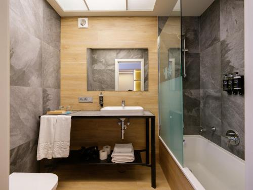 Habitación Doble Deluxe con balcón del hotel Taburiente. Foto 1