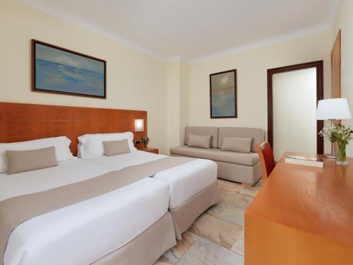 Habitación Triple del hotel Principe Paz. Foto 2