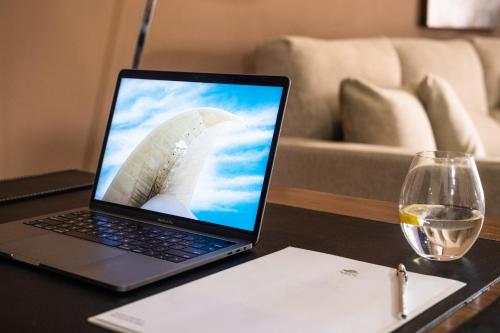 Habitación Doble Exterior con vistas a la ciudad - 1 o 2 camas del hotel Adonis Plaza. Foto 3