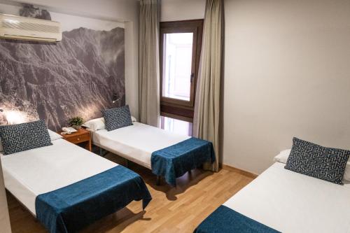 Habitación Triple del hotel Adonis Plaza. Foto 4