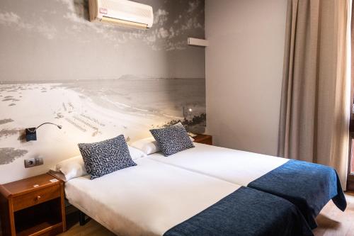 Double or Twin Room del hotel Adonis Plaza. Foto 7