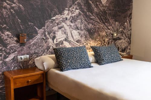 Exterior Double or Twin Room with City View del hotel Adonis Plaza. Foto 4