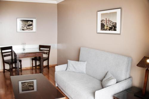 Apartamento de 1 dormitorio con vistas al jardín, a la piscina o al mar del hotel Coral La Quinta Park Suites