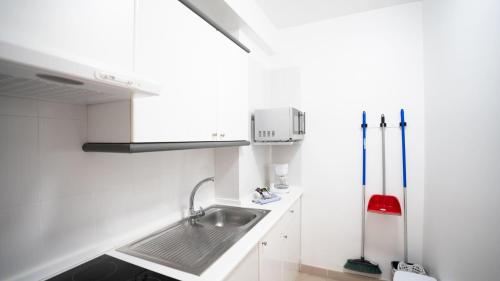 Apartamento de 1 dormitorio con vistas al jardín, a la piscina o al mar del hotel Coral La Quinta Park Suites. Foto 11