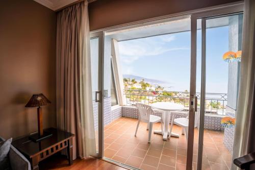 Apartamento de 1 dormitorio con vistas al jardín, a la piscina o al mar del hotel Coral La Quinta Park Suites. Foto 13