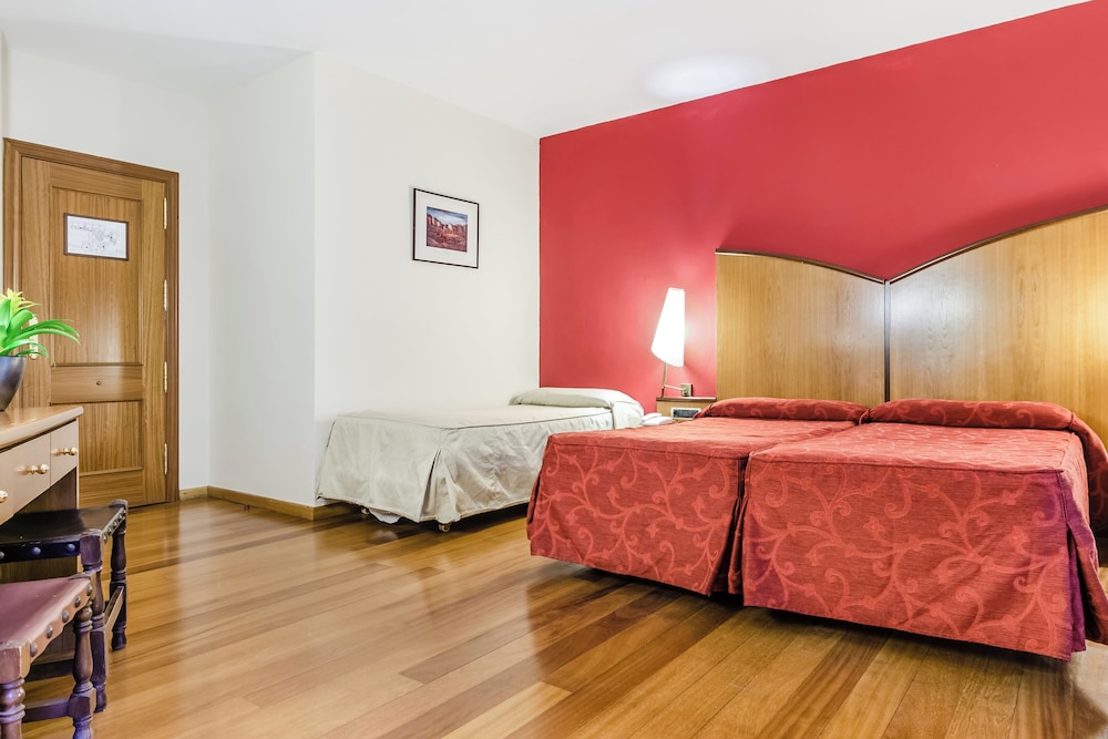Habitación triple (extra bed) del hotel ALBARRACIN