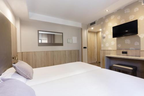 Habitación Doble con acceso al parque temático - 1 o 2 camas del hotel Civera. Foto 2