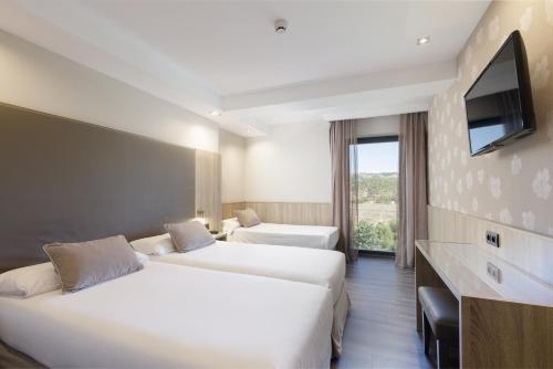 Habitación Triple del hotel Civera. Foto 2