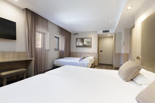Habitación cuádruple del hotel Civera. Foto 3