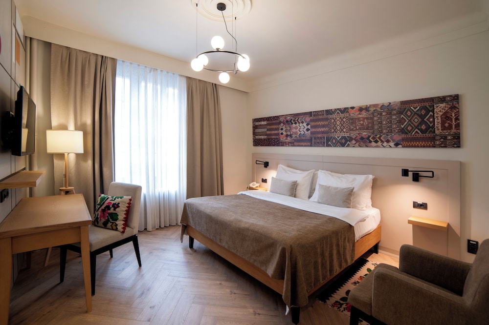 Habitación Superior con 1 cama doble del hotel Mercure Belgrade Excelsior. Foto 1