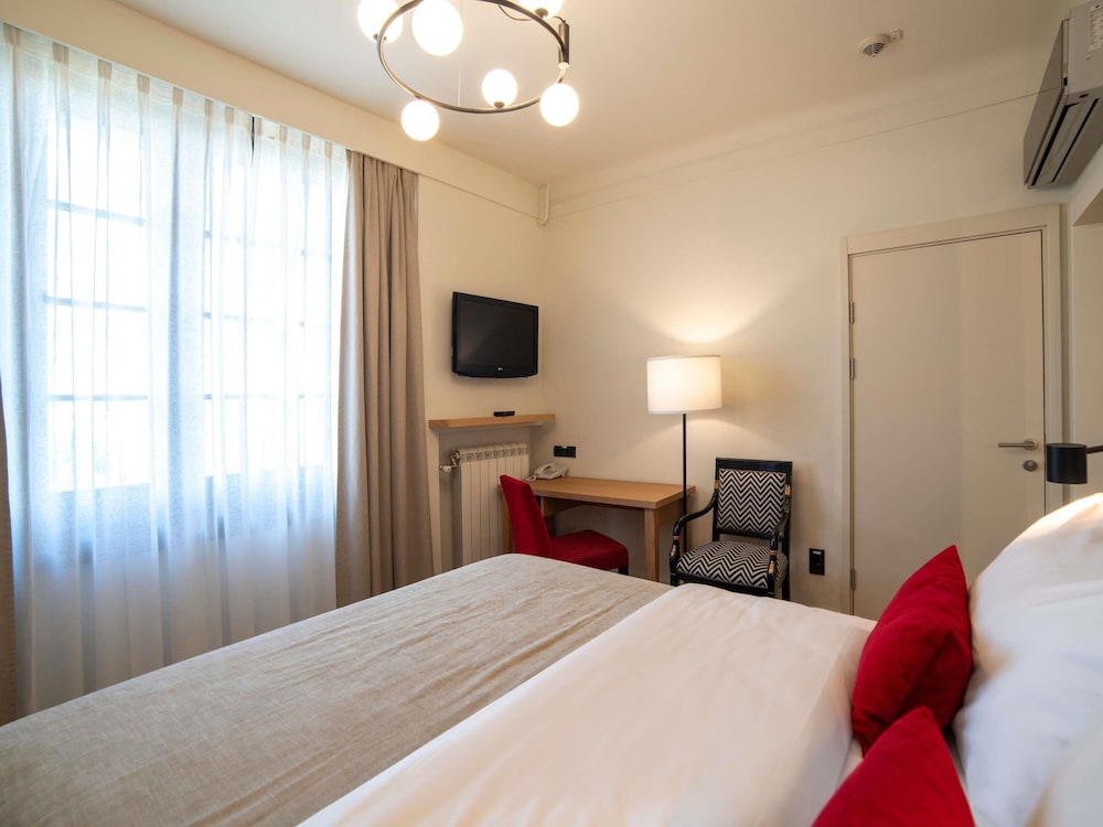 Habitación Superior con 1 cama doble del hotel Mercure Belgrade Excelsior. Foto 9