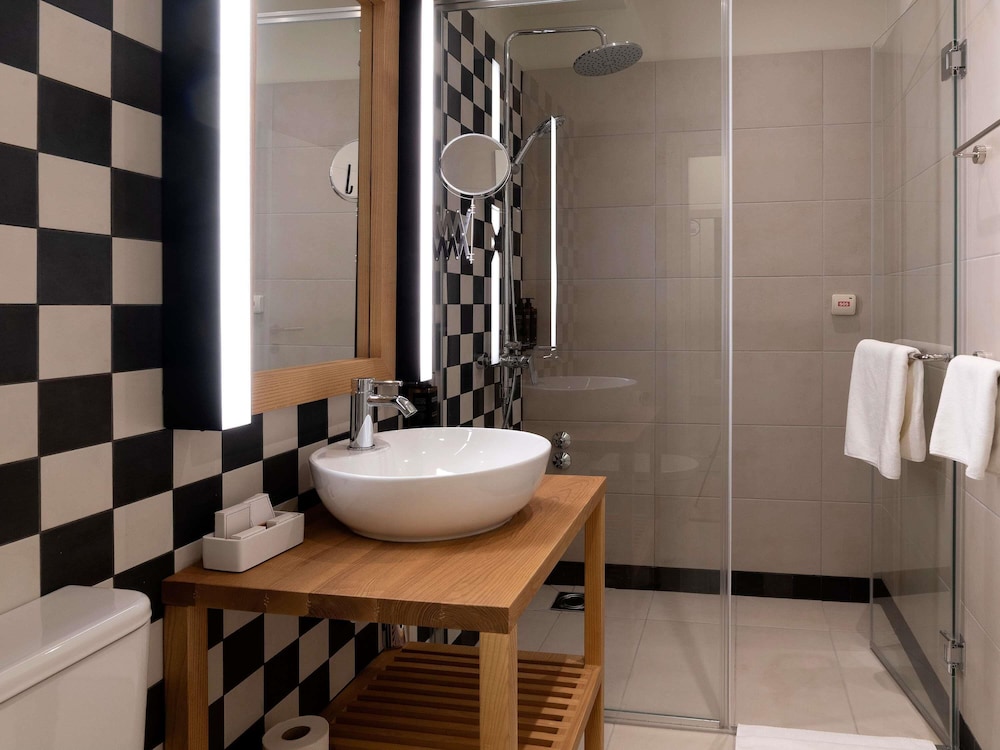 Habitación Superior con 1 cama doble del hotel Mercure Belgrade Excelsior. Foto 12