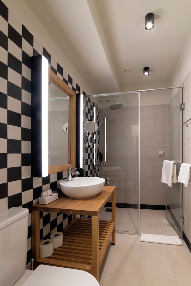 Habitación Superior con 1 cama doble del hotel Mercure Belgrade Excelsior. Foto 14