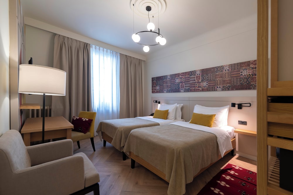 Habitación superior con 2 camas individuales del hotel Mercure Belgrade Excelsior. Foto 1
