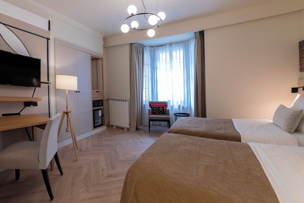 Habitación superior con 2 camas individuales del hotel Mercure Belgrade Excelsior. Foto 3