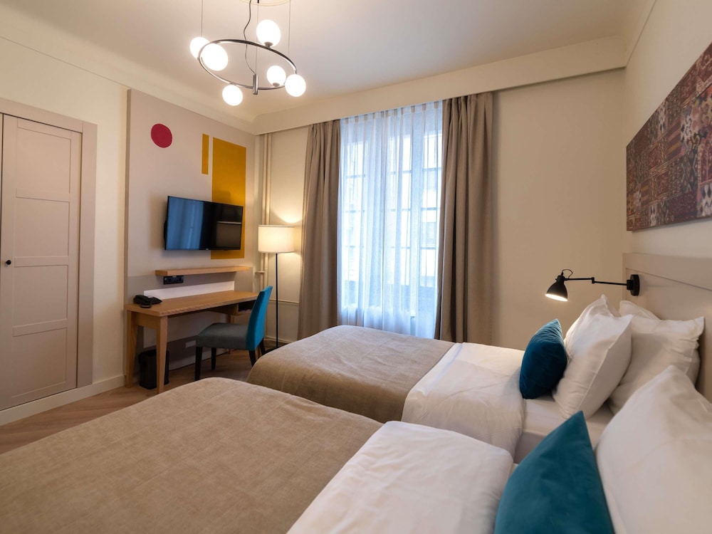 Habitación superior con 2 camas individuales del hotel Mercure Belgrade Excelsior. Foto 5