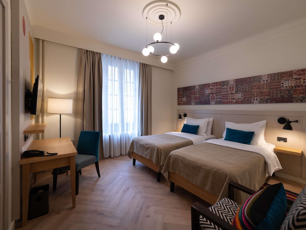 Habitación superior con 2 camas individuales del hotel Mercure Belgrade Excelsior. Foto 13