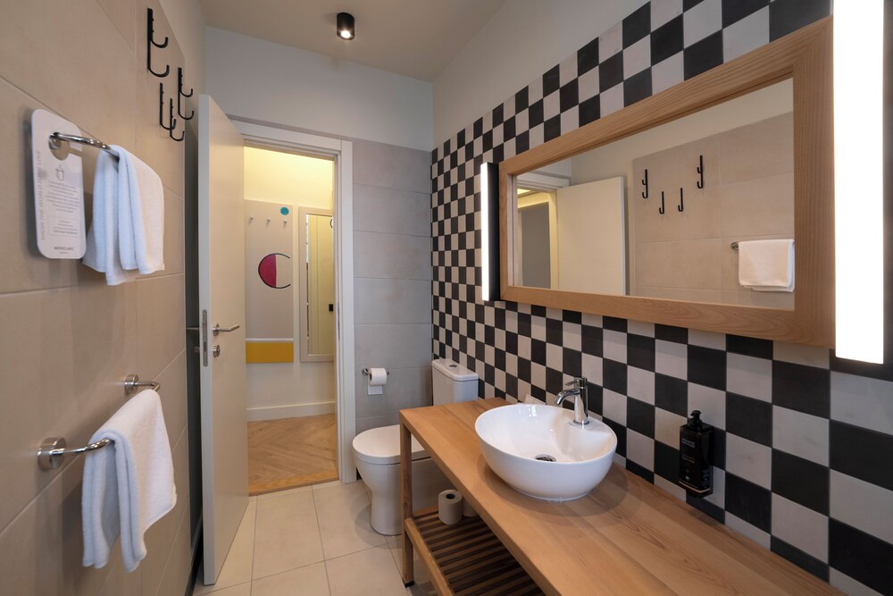 Habitación superior con 2 camas individuales del hotel Mercure Belgrade Excelsior. Foto 14