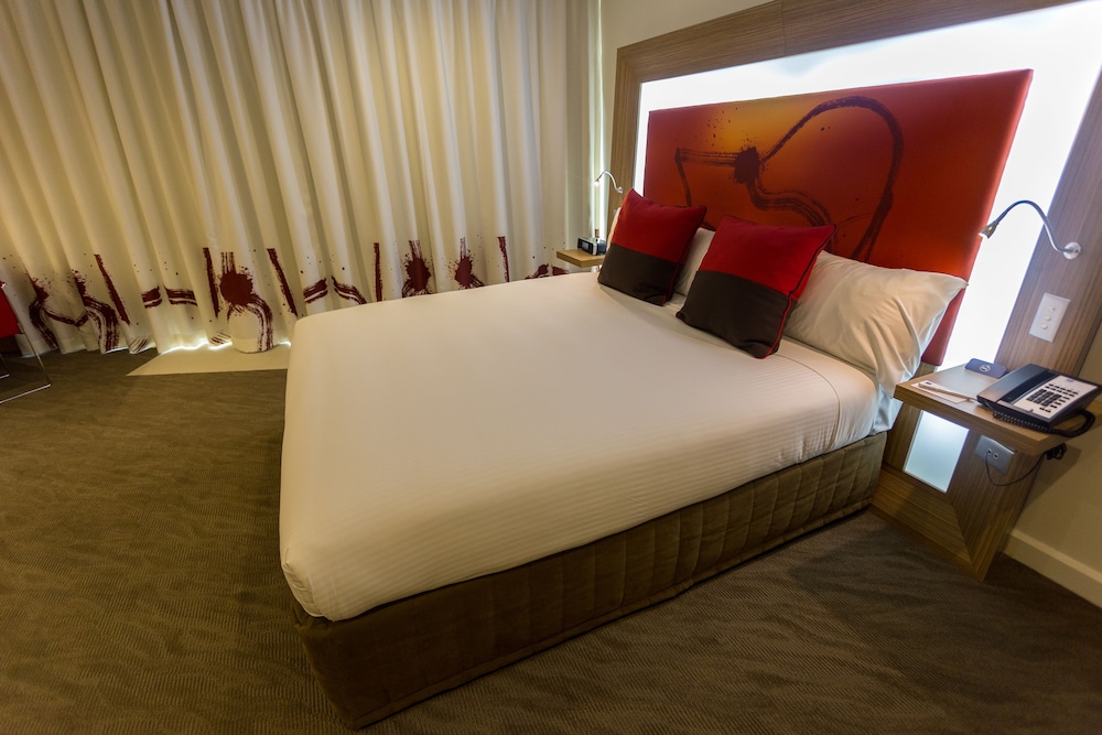 Habitación estándar con cama King del hotel Novotel Sydney West Hq. Foto 3