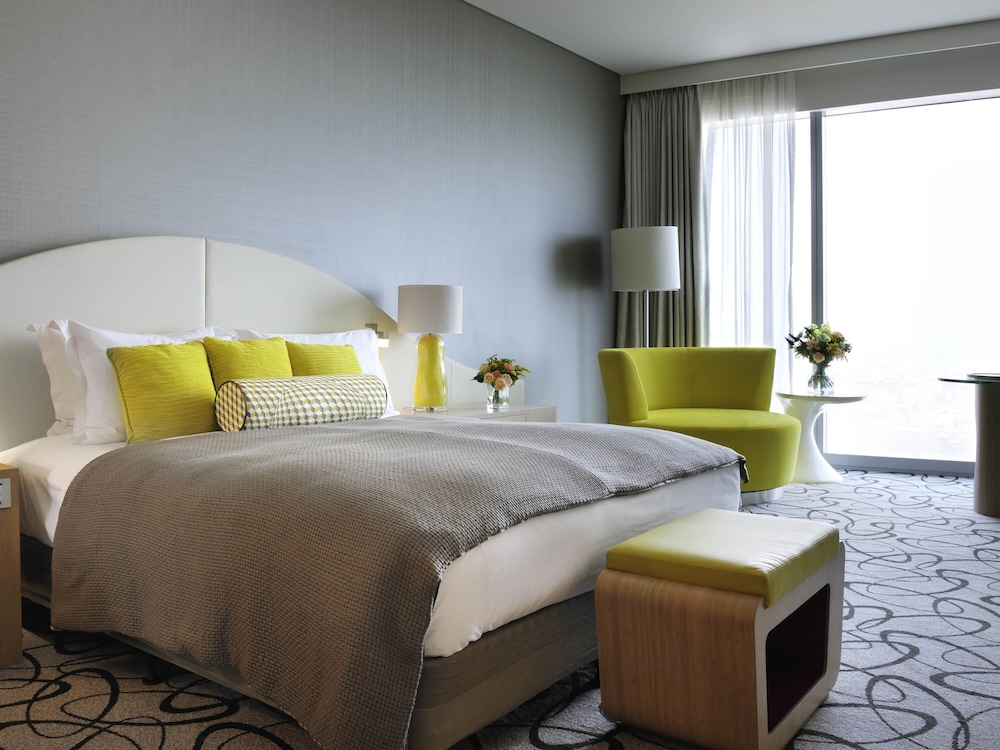 Habitación de lujo, 1 cama de matrimonio grande, Acceso al salón del club del hotel Sofitel Dubai Downtown