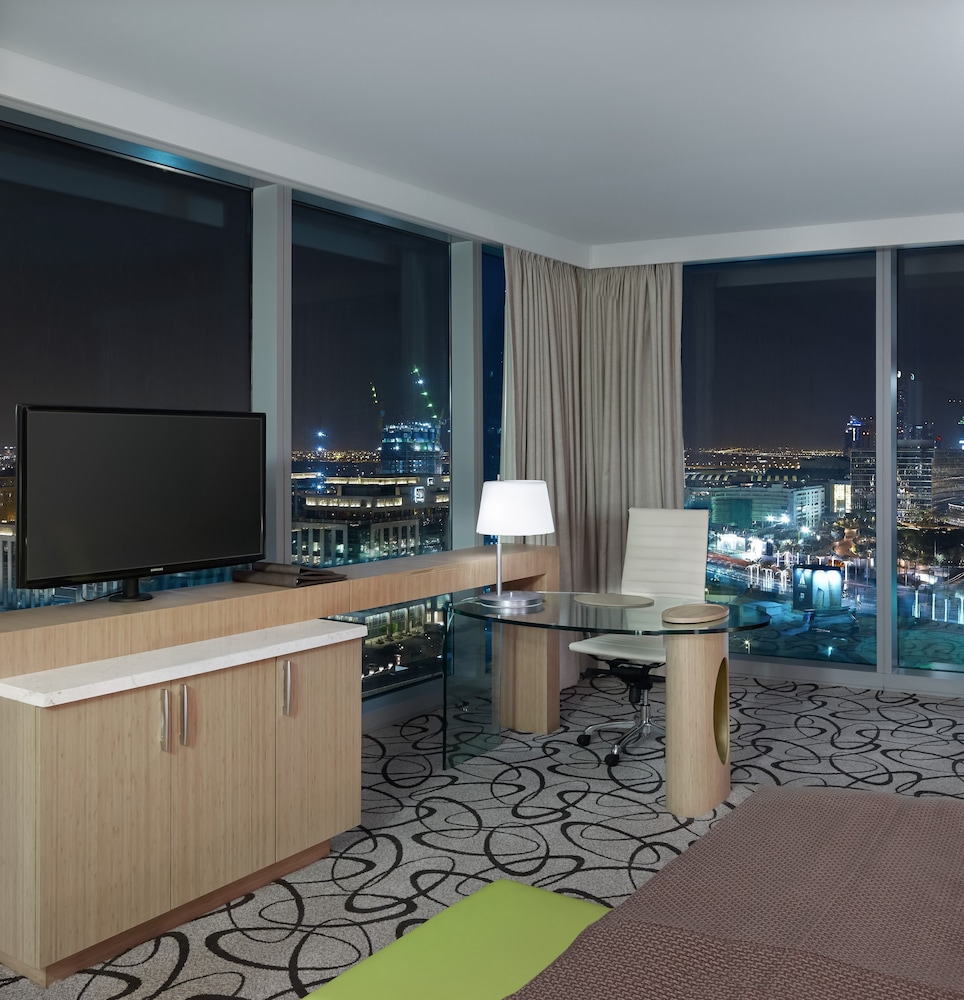 Habitación de lujo, 1 cama de matrimonio grande, Acceso al salón del club del hotel Sofitel Dubai Downtown. Foto 5