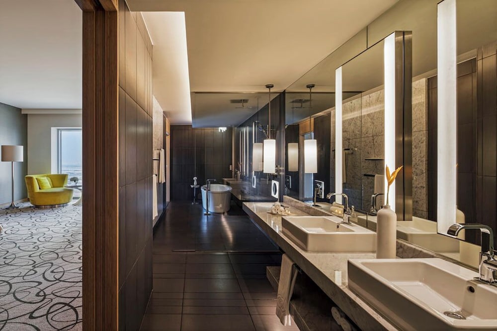 Suite junior, 1 cama de matrimonio grande (Burj Khalifa View) del hotel Sofitel Dubai Downtown. Foto 4