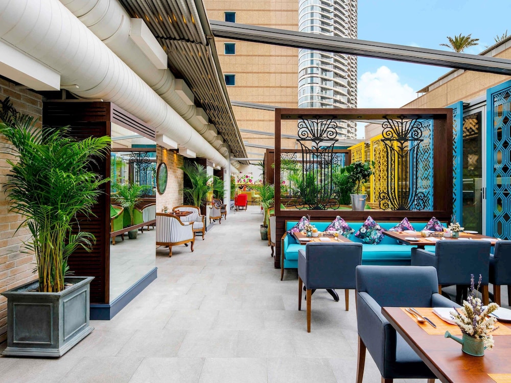 Habitación de lujo, 1 cama de matrimonio grande, Acceso al salón del club del hotel Sofitel Dubai Downtown. Foto 8
