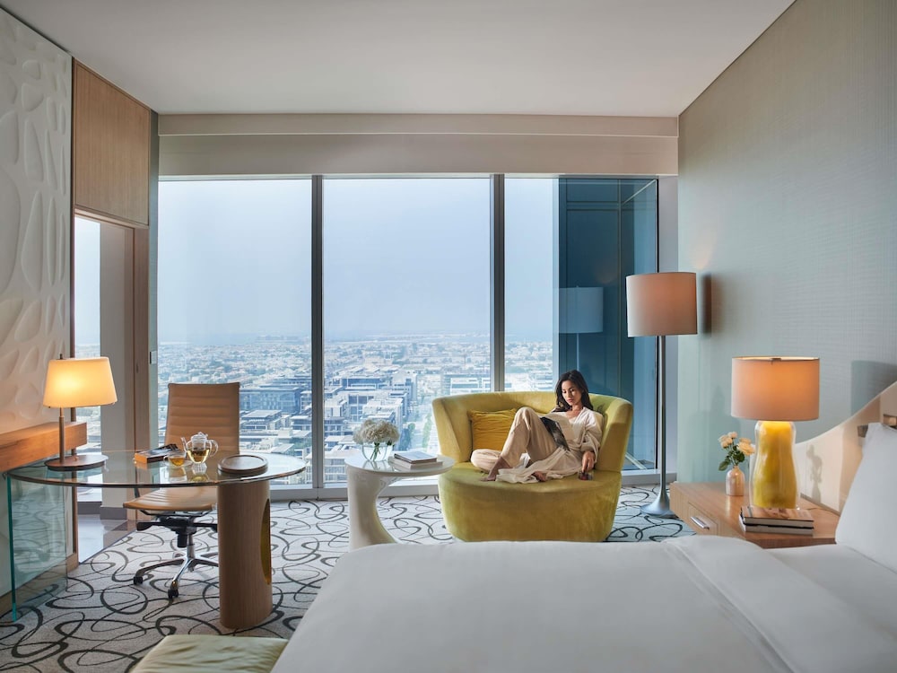 Suite Opera, 1 cama de matrimonio grande, Acceso al salón del club, Vista a la costa del hotel Sofitel Dubai Downtown. Foto 8