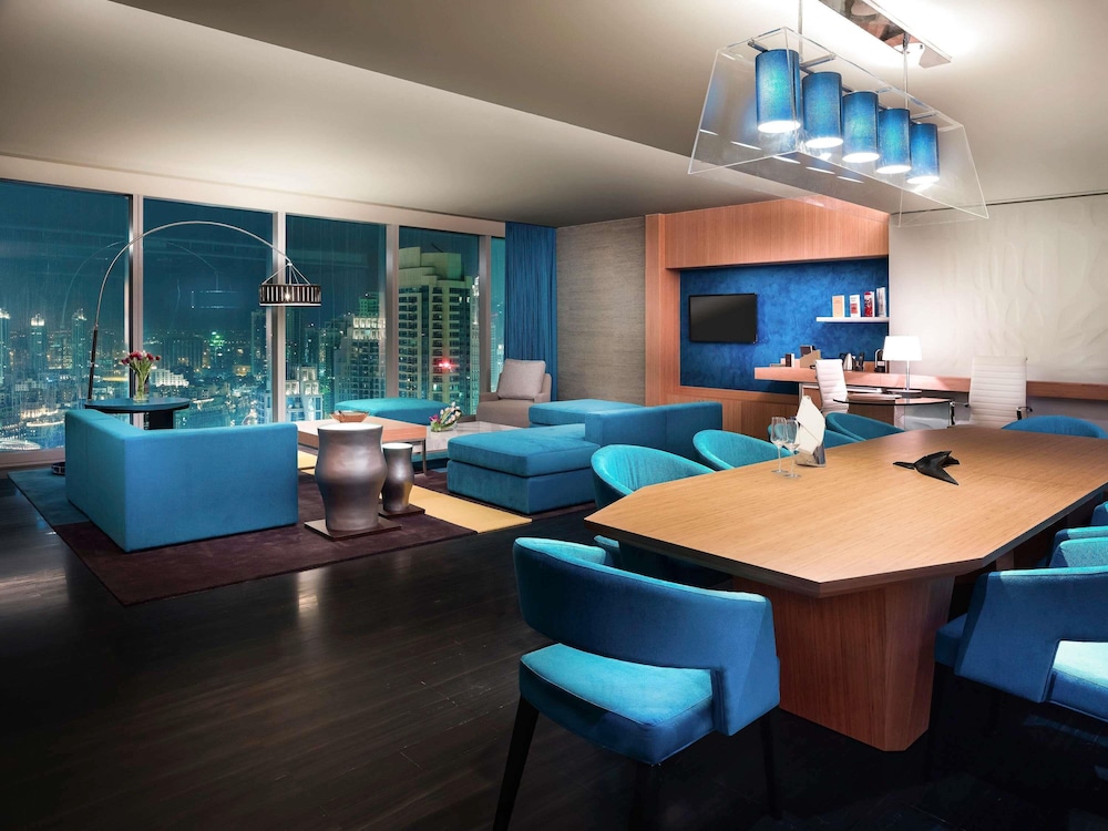 Suite presidencial, 1 cama de matrimonio grande, Acceso al salón del club (Burj Khalifa View) del hotel Sofitel Dubai Downtown. Foto 4