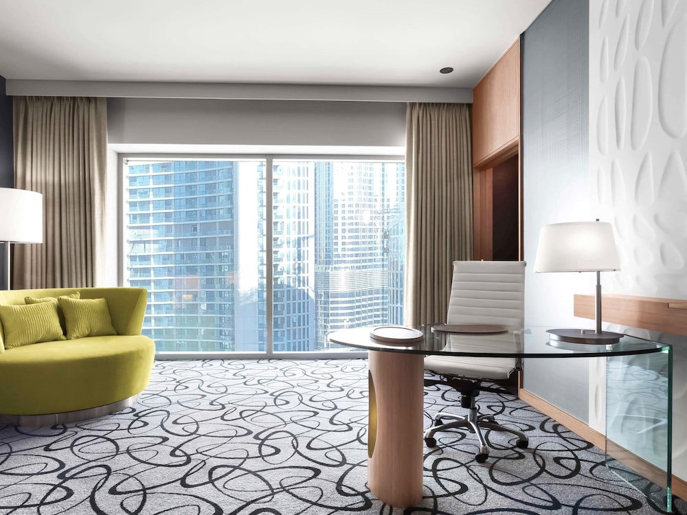 Habitación de lujo, 1 cama de matrimonio grande, Acceso al salón del club (Burj Khalifa View) del hotel Sofitel Dubai Downtown. Foto 2