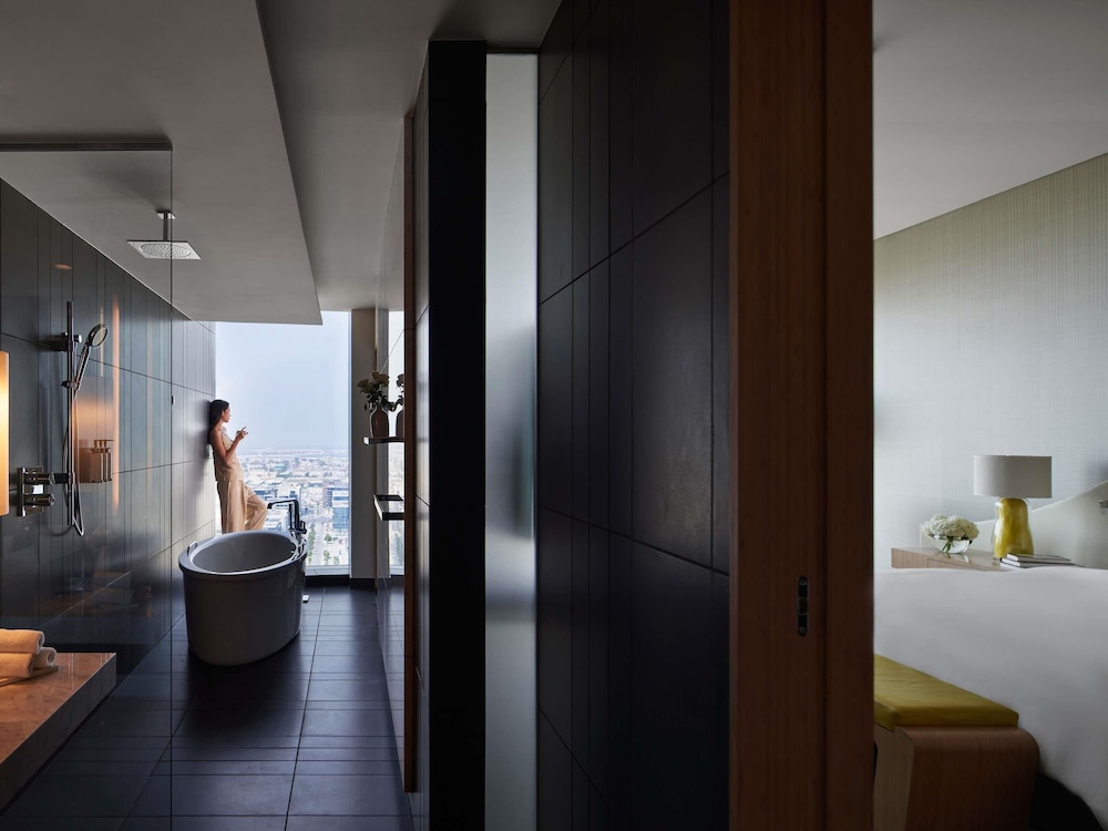 Suite Opera, 1 cama de matrimonio grande, Acceso al salón del club, Vista a la costa del hotel Sofitel Dubai Downtown. Foto 14