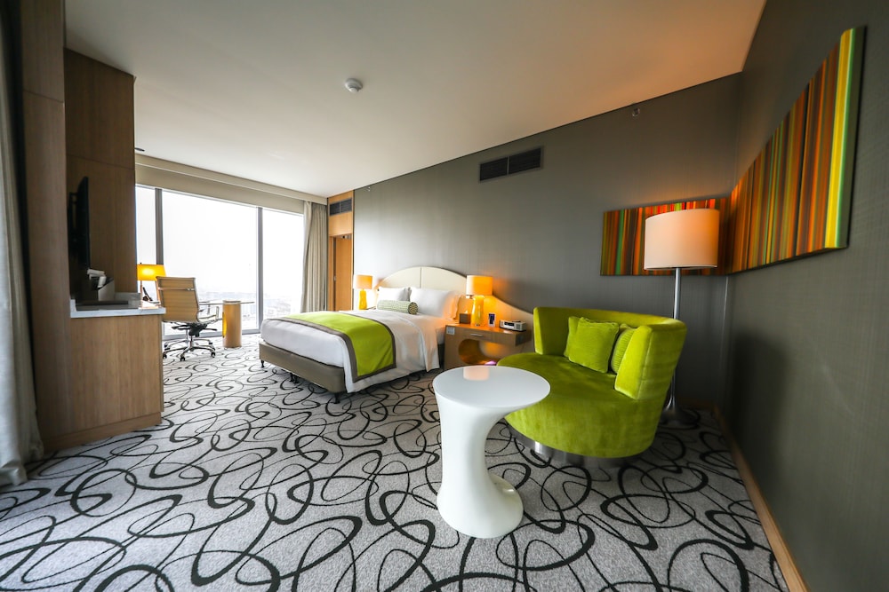 Habitación de lujo, 1 cama de matrimonio grande, Acceso al salón del club (Burj Khalifa View) del hotel Sofitel Dubai Downtown. Foto 8
