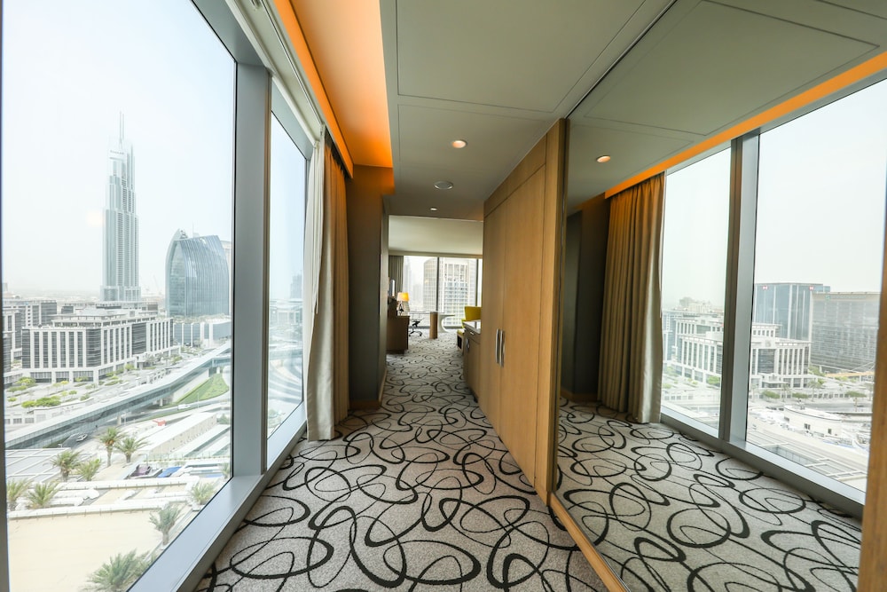 Suite céntrica de dos dormitorios, 1 cama doble y 2 camas individuales del hotel Sofitel Dubai Downtown. Foto 1