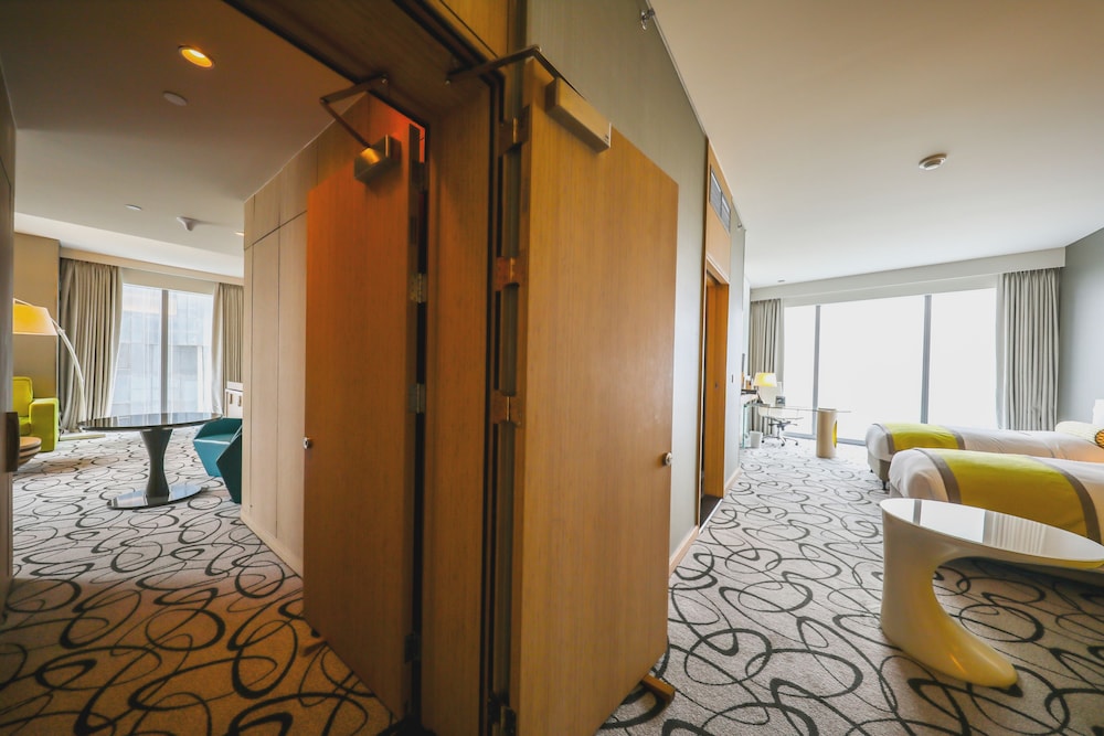 Suite céntrica de dos dormitorios, 1 cama doble y 2 camas individuales del hotel Sofitel Dubai Downtown. Foto 6