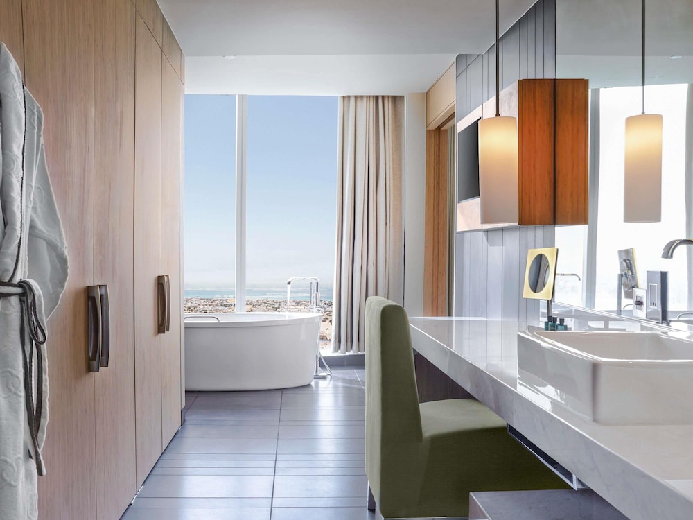 Suite presidencial, 1 cama de matrimonio grande, Acceso al salón del club (Burj Khalifa View) del hotel Sofitel Dubai Downtown. Foto 9