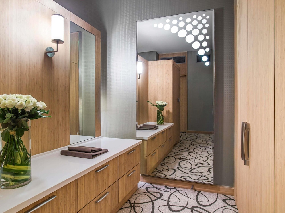 Habitación de lujo, 2 camas individuales del hotel Sofitel Dubai Downtown. Foto 6