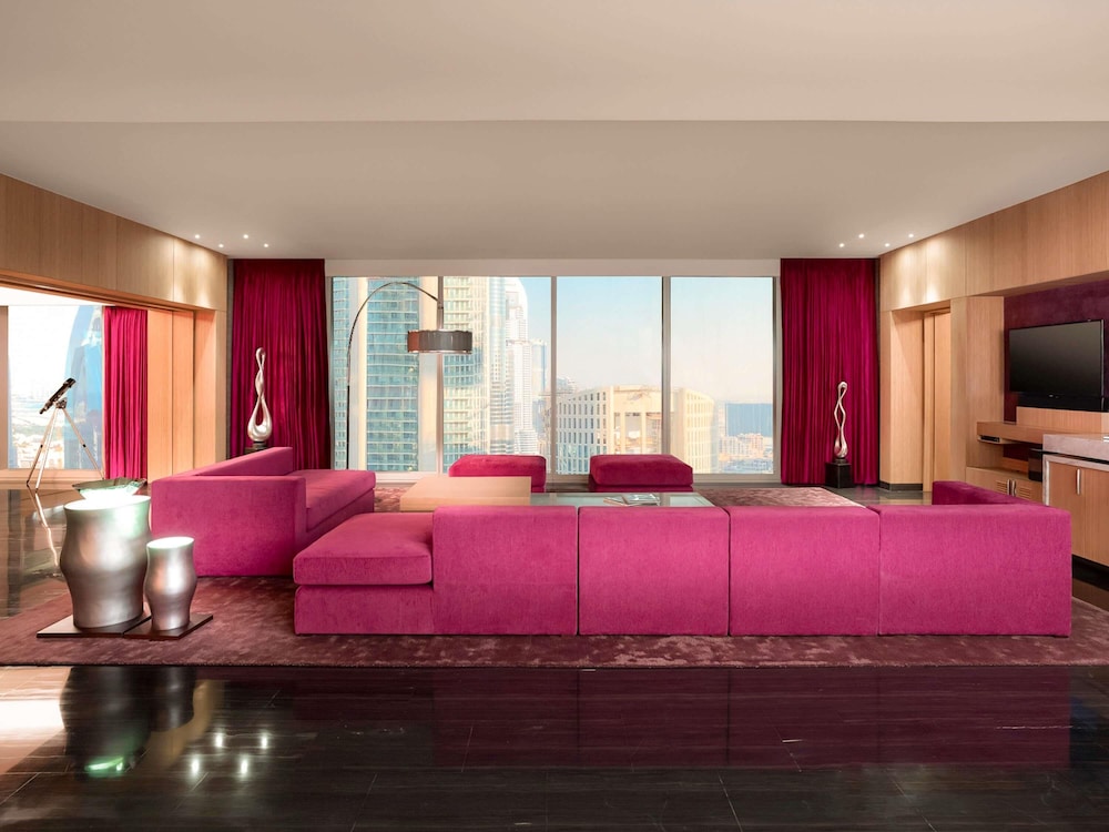 Suite Royal, 1 cama de matrimonio grande, Acceso al salón del club (Burj KhalifaView) del hotel Sofitel Dubai Downtown. Foto 5