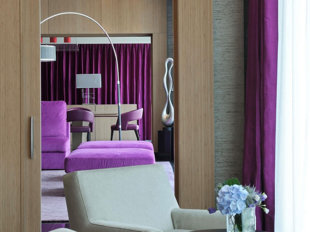 Suite Royal, 1 cama de matrimonio grande, Acceso al salón del club (Burj KhalifaView) del hotel Sofitel Dubai Downtown. Foto 6