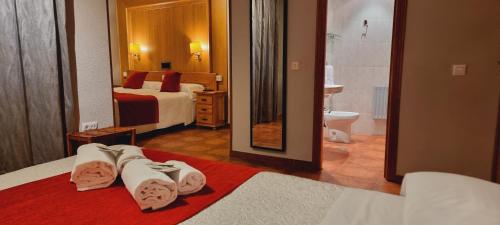 Habitación Familiar Estándar del hotel Real De Toledo. Foto 5