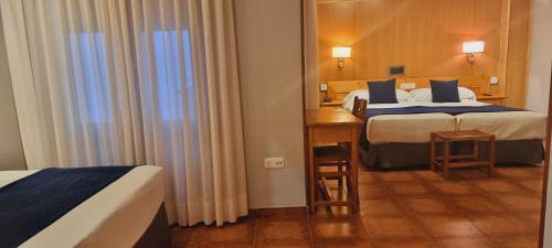 Habitación Familiar Estándar del hotel Real De Toledo. Foto 6