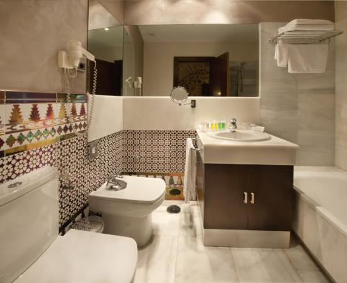 Habitación Triple del hotel Pintor El Greco. Foto 4